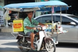 Der er mange måder at få sin mad på i Thailand.